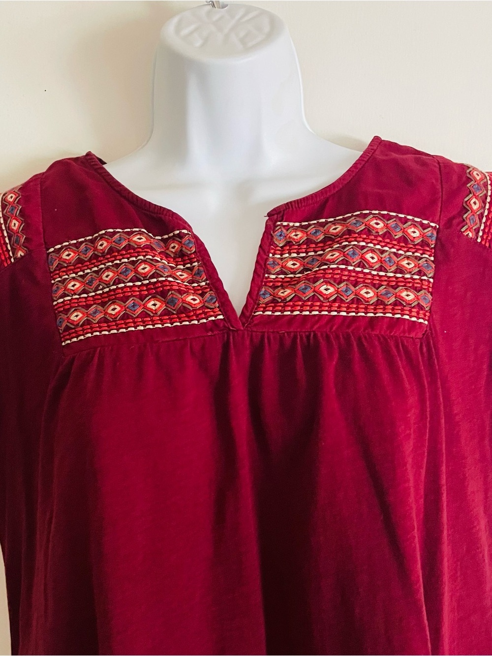 Eddie Bauer Tribal Embroidery Cotton T-shirt Cap Sleeve Boho Maroon Wine - Picture 5 of 8